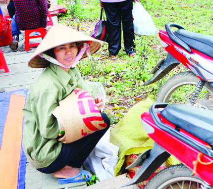 Những hình ảnh làm mất không khí nghiêm trang lễ Giỗ Tổ 7