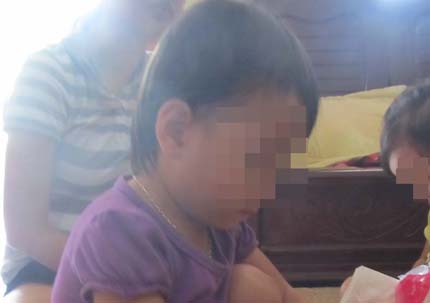 Bi kịch tủi hổ của người chồng bị vợ v&agrave; nh&acirc;n t&igrave;nh d&ugrave;ng bạo lực &eacute;p k&yacute; đơn ly dị 2