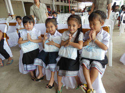 TH true MILK tặng 300.000 ly sữa tươi sạch cho trẻ em nước bạn Lào 3