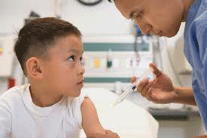 Lưu &yacute; khi đưa con đi ti&ecirc;m chủng 1