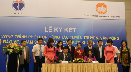 Bộ Y tế phối hợp UB Trung ương MTTQ Việt Nam tổ chức Lễ ký kết Chương trình hành động giai đoạn 2013-2016 1