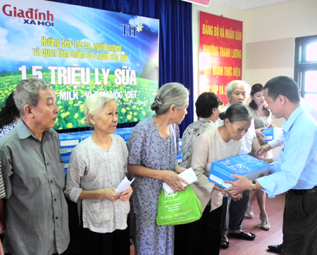 Báo Gia đình & Xã hội là cầu nối mang sự quan tâm của Thủ tướng Chính phủ đến người dân nghèo phường Thanh Lương 3
