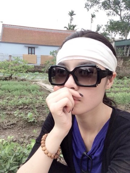 Phẫn nộ c&ocirc; g&aacute;i chụp h&igrave;nh "tự sướng" kh&oacute;c thương nội qua đời 2