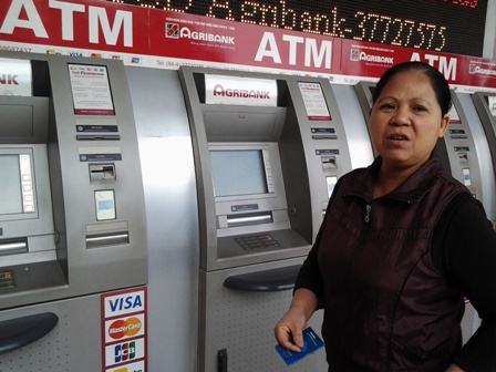 Trưa ngày 29/11, toàn bộ hệ thống ATM của các ngân hàng đều không rút được tiền 4