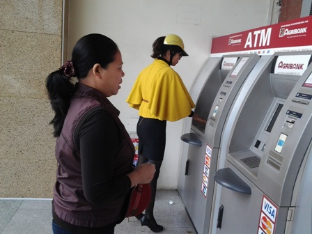 Trưa ngày 29/11, toàn bộ hệ thống ATM của các ngân hàng đều không rút được tiền 3
