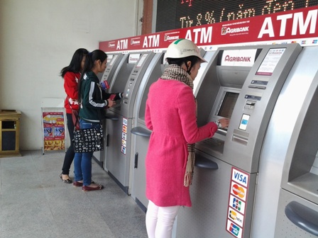 Trưa ngày 29/11, toàn bộ hệ thống ATM của các ngân hàng đều không rút được tiền 1