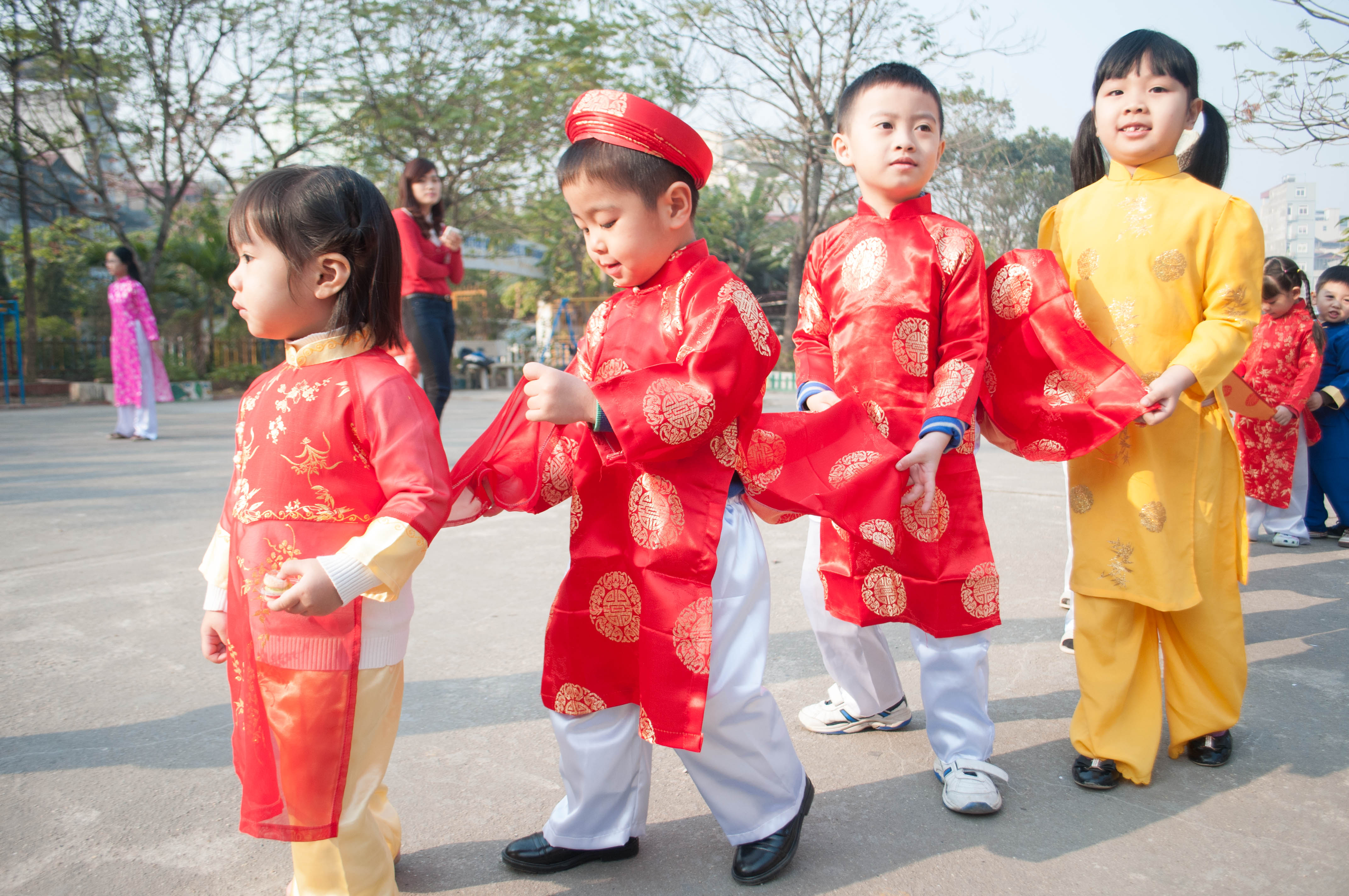 Dạy trẻ trân trọng văn hóa dân tộc qua ngày hội gói bánh chưng 11