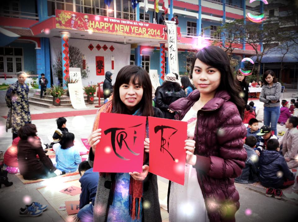 Ca sĩ Mỹ Linh được tặng chữ "Mã đáo thành công" cho năm Giáp Ngọ 10
