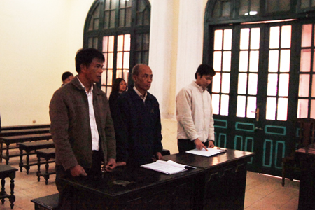 Lĩnh &aacute;n hi hữu v&igrave; &ldquo;lờ&rdquo;... t&agrave;i liệu họp 1