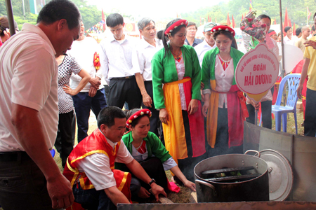 Độc đáo bánh Lang Liêu ngày Giỗ Tổ 7