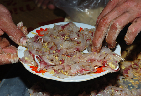 M&oacute;n đặc sản &ldquo;kinh dị&rdquo; trong bữa tất ni&ecirc;n của người đất Cảng 11