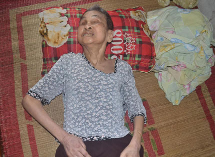 Cuộc sống cùng cực của cụ bà 82 tuổi mù hai mắt, nằm liệt giường 2