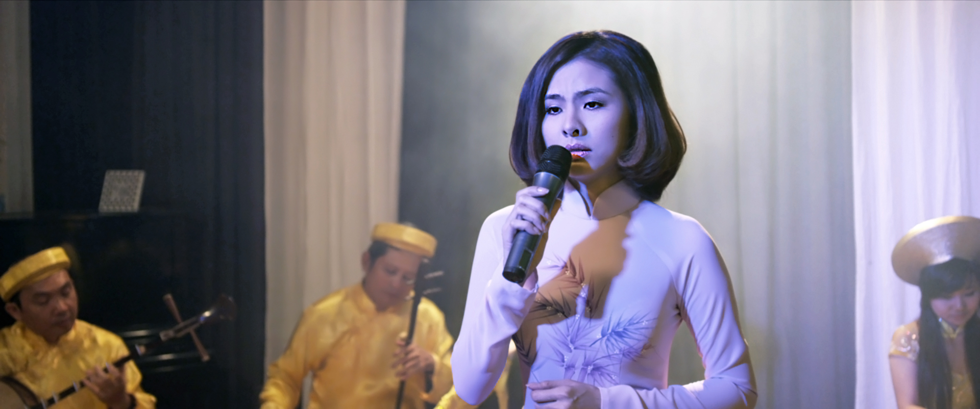 Những hình ảnh "hot" của Vân Trang trong phim Cô dâu đại chiến 2 2