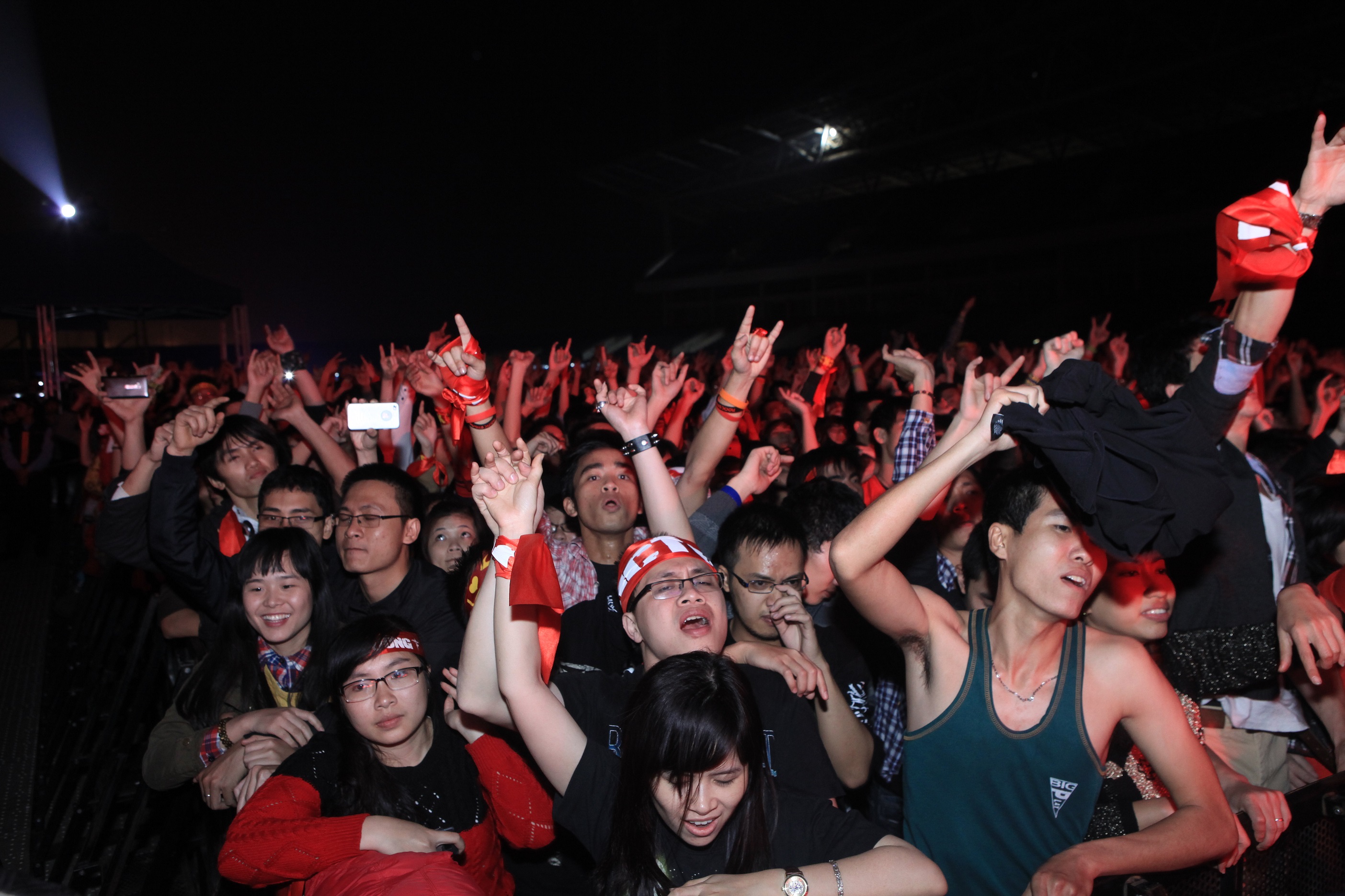 22.000 bạn trẻ Hà Nội “phát cuồng” trong cơn “bão” Rock 2