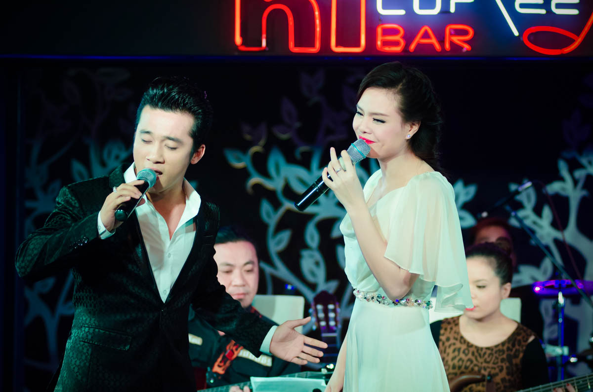 Sao mai Lê Anh Dũng bế con trai đến cổ vũ mini show Thụy Miên – Quang Hào 6