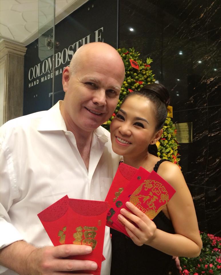 Ngọc Trinh công khai hôn Khắc Tiệp, Hồ Ngọc Hà đạp xe dạo phố cùng con trai 8 Ngọc Trinh công khai hôn Khắc Tiệp, Hồ Ngọc Hà đạp xe dạo phố cùng con trai 8
