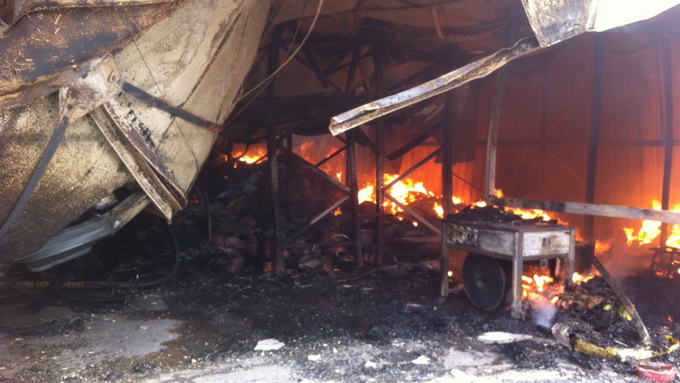 Cận cảnh vụ ch&aacute;y xưởng len ở l&agrave;ng lụa Vạn Ph&uacute;c 6