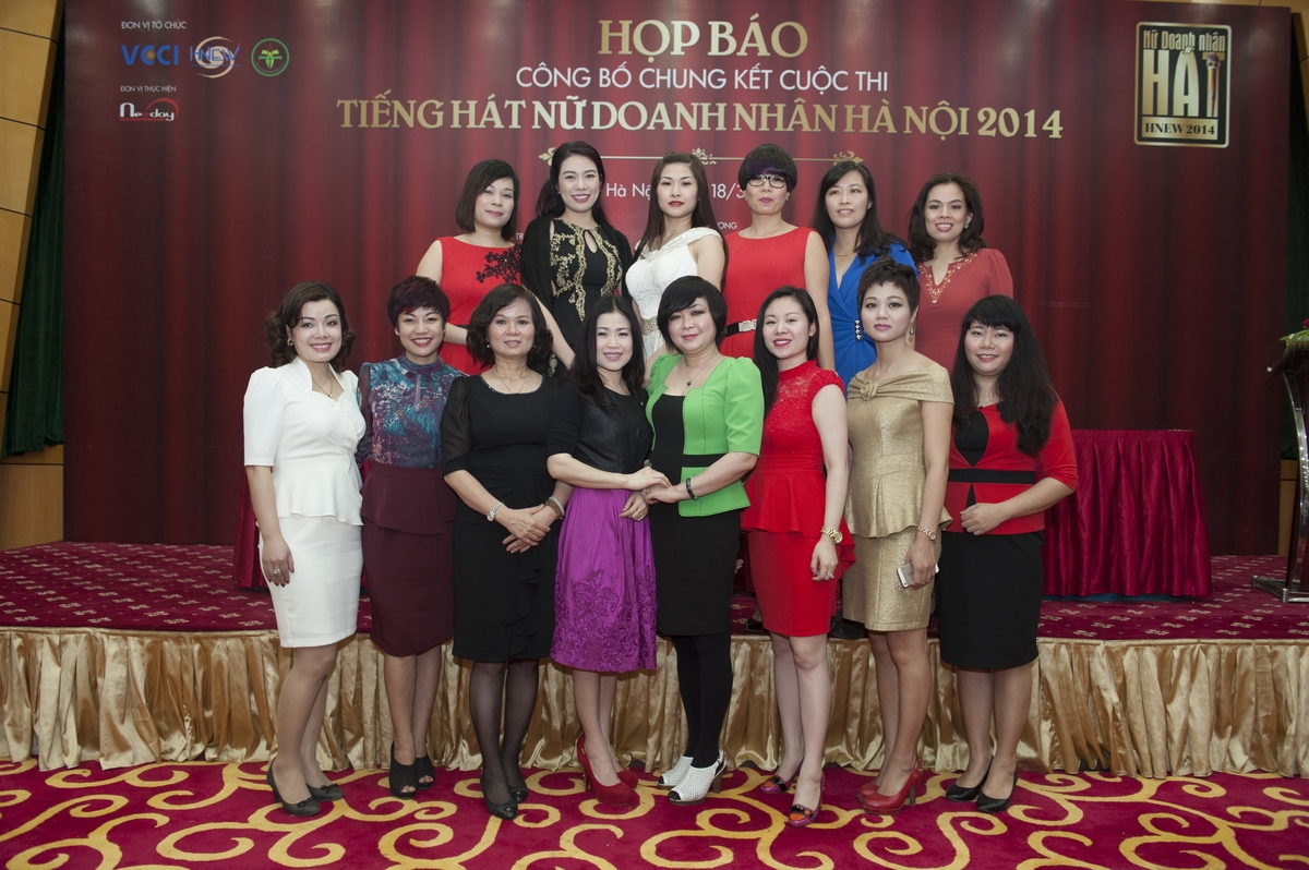 NSND Thanh Hoa cầm cân nẩy mực “Tiếng hát Nữ doanh nhân Hà Nội 2014” 2