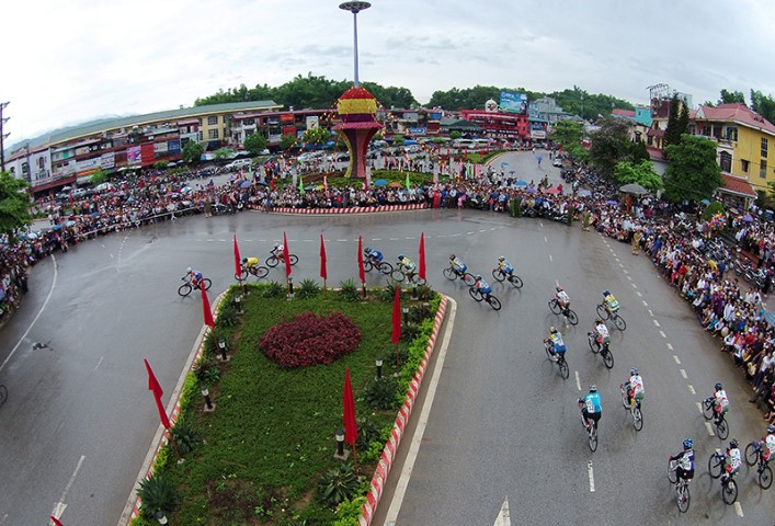 Kết th&uacute;c giải đua xe đạp mừng chiến thắng Điện Bi&ecirc;n 1