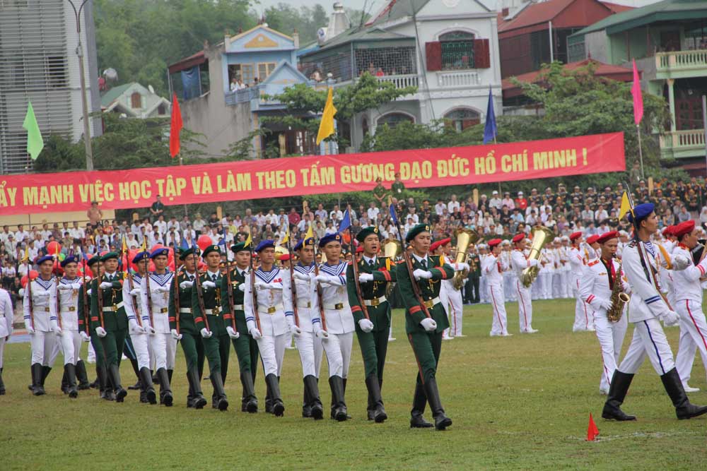 Cận cảnh lễ diễu binh ho&agrave;ng tr&aacute;ng mừng 60 năm chiến thắng Điện Bi&ecirc;n Phủ 4