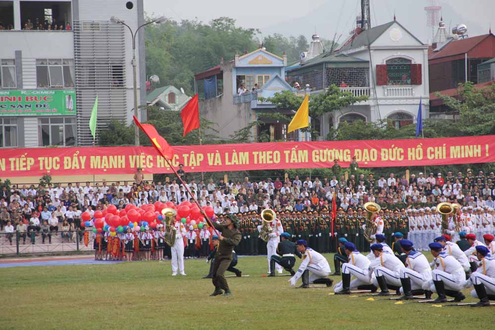 Cận cảnh lễ diễu binh ho&agrave;ng tr&aacute;ng mừng 60 năm chiến thắng Điện Bi&ecirc;n Phủ 5