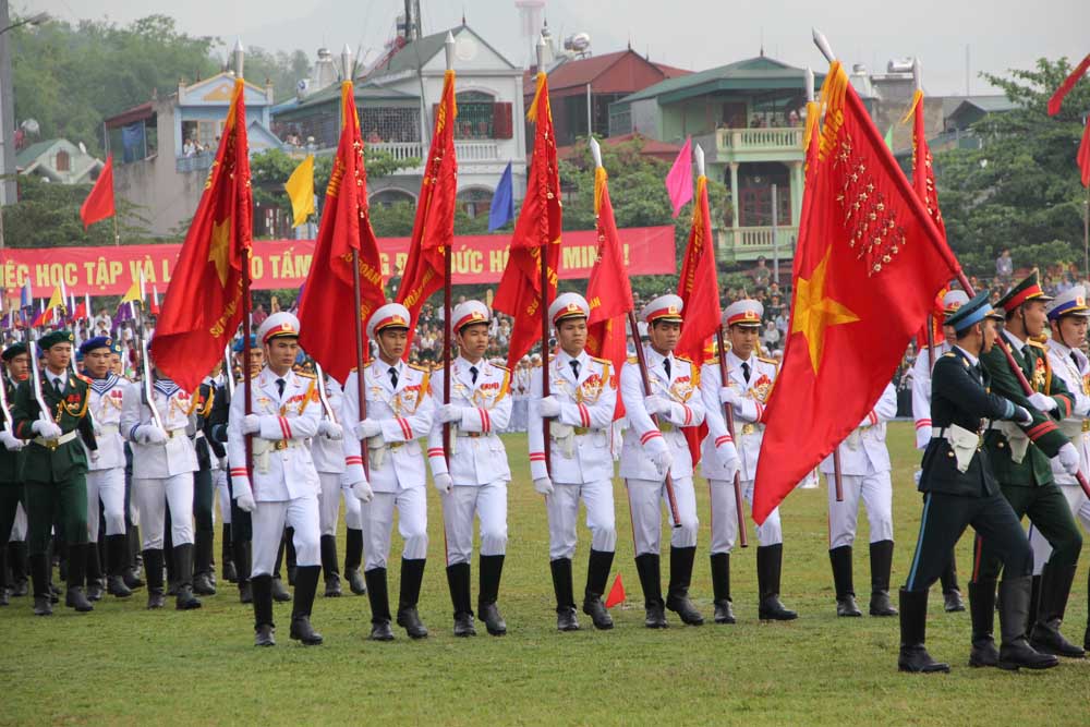 Cận cảnh lễ diễu binh ho&agrave;ng tr&aacute;ng mừng 60 năm chiến thắng Điện Bi&ecirc;n Phủ 8