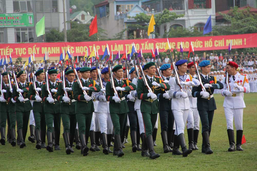 Cận cảnh lễ diễu binh ho&agrave;ng tr&aacute;ng mừng 60 năm chiến thắng Điện Bi&ecirc;n Phủ 9