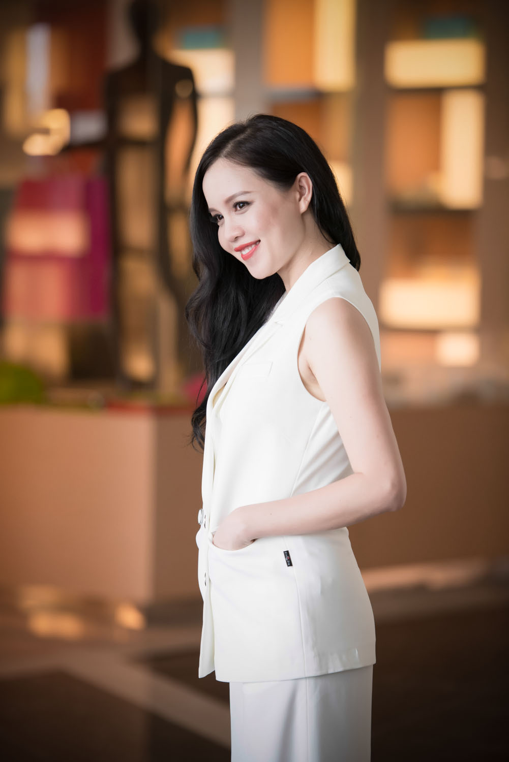 Dàn “chân dài” lộng lẫy giữa thời tiết nóng nực của Hà Nội 4 Dàn “chân dài” lộng lẫy giữa thời tiết nóng nực của Hà Nội 4
