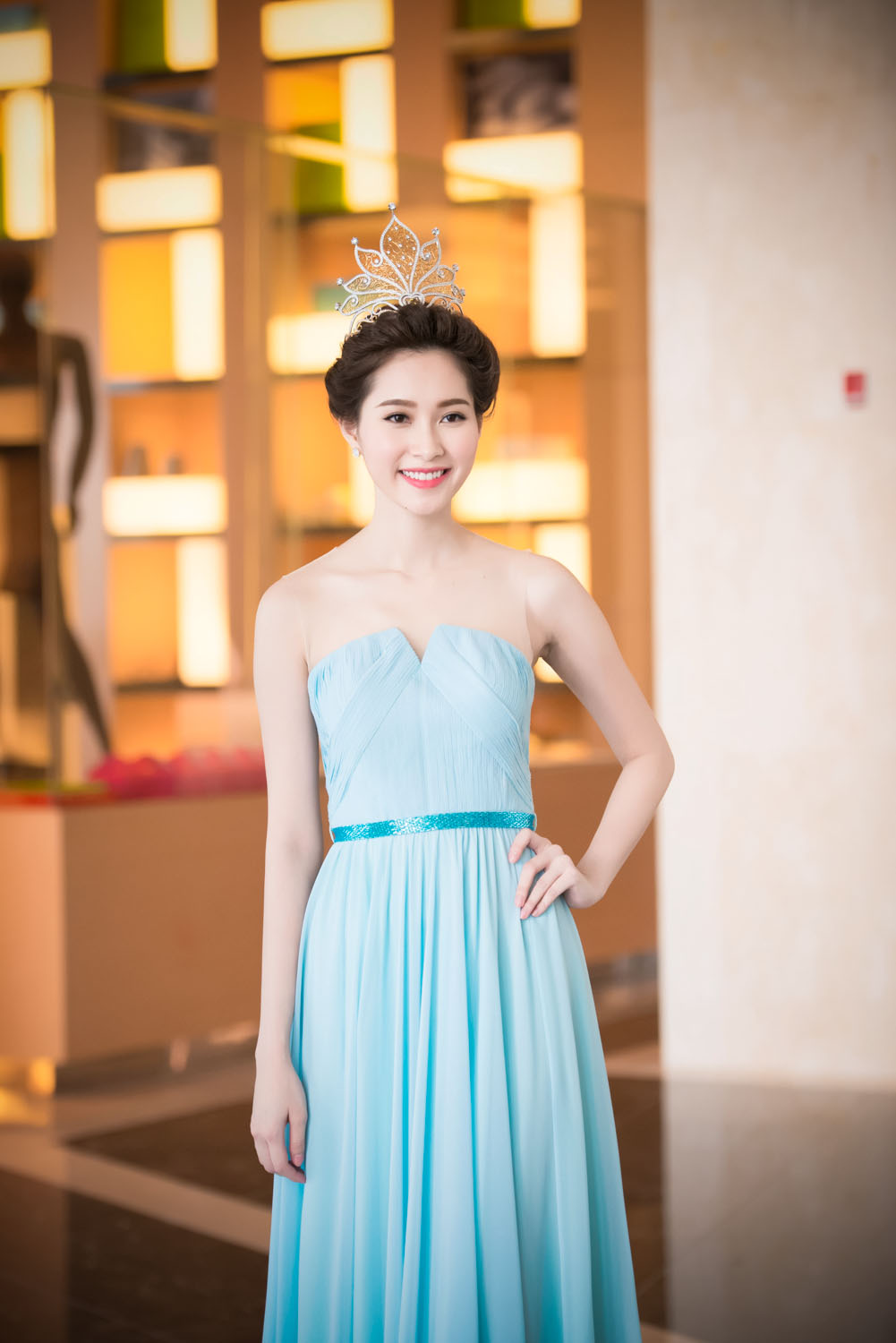 Dàn “chân dài” lộng lẫy giữa thời tiết nóng nực của Hà Nội 2 Dàn “chân dài” lộng lẫy giữa thời tiết nóng nực của Hà Nội 2