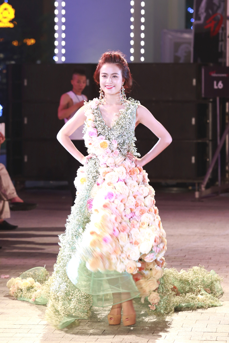 Hoàng Thùy Linh hóa công nương với chiếc váy giá 350 triệu 3