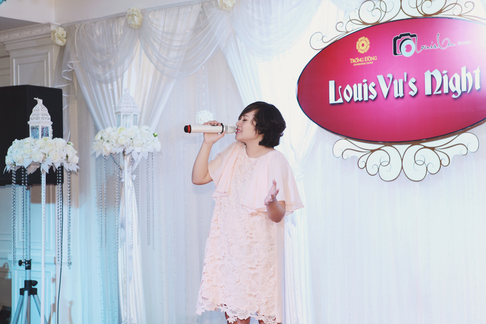 Khánh Linh “vác” bụng bầu 6 tháng lên sân khấu 1