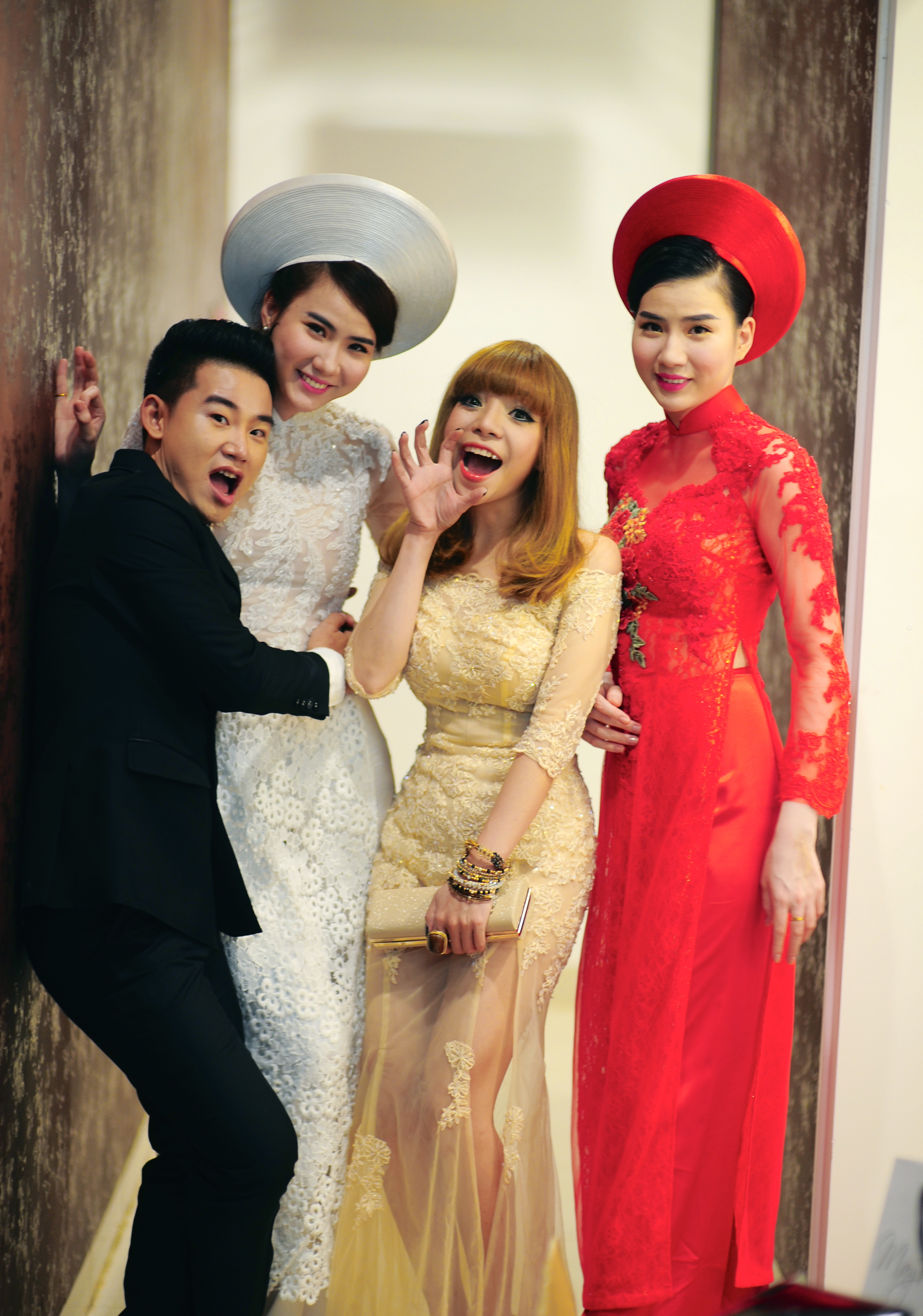 Khánh Linh “vác” bụng bầu 6 tháng lên sân khấu 11 Khánh Linh “vác” bụng bầu 6 tháng lên sân khấu 11