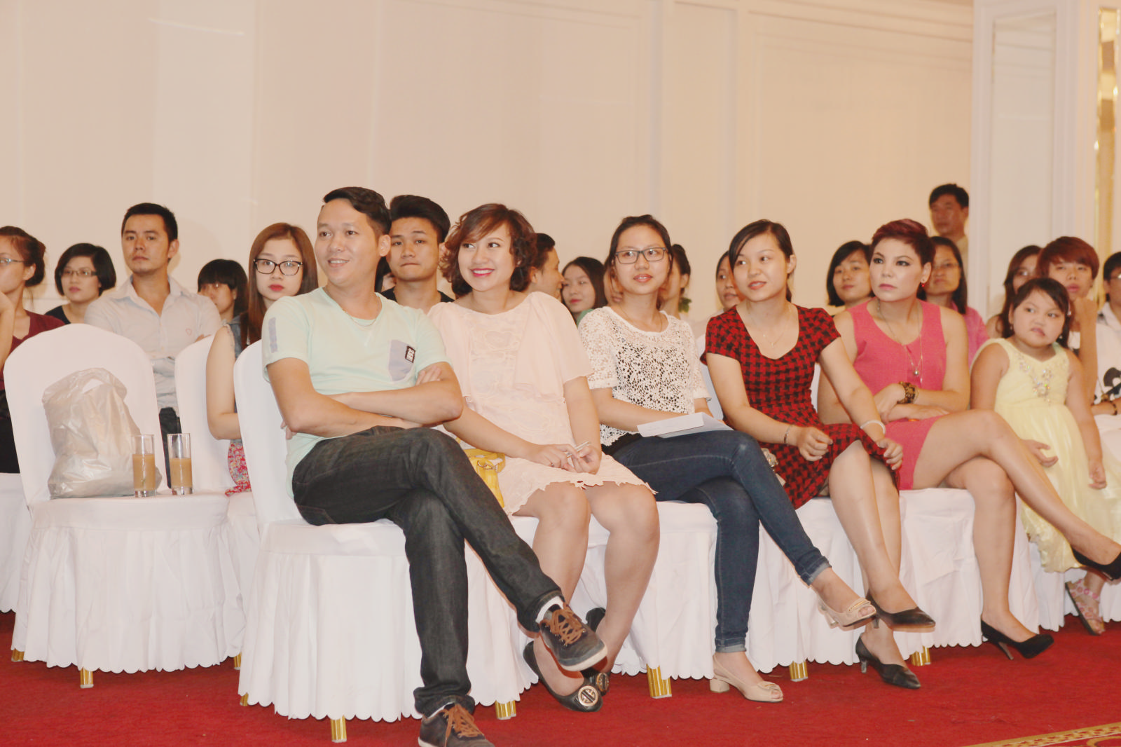 Khánh Linh “vác” bụng bầu 6 tháng lên sân khấu 3