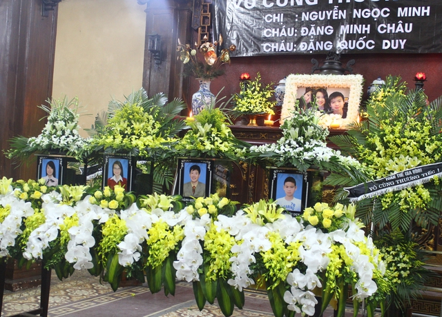Đúng 9h30, Lễ viếng 3 mẹ con tử nạn trong vụ rơi máy bay MH17 được bắt đầu