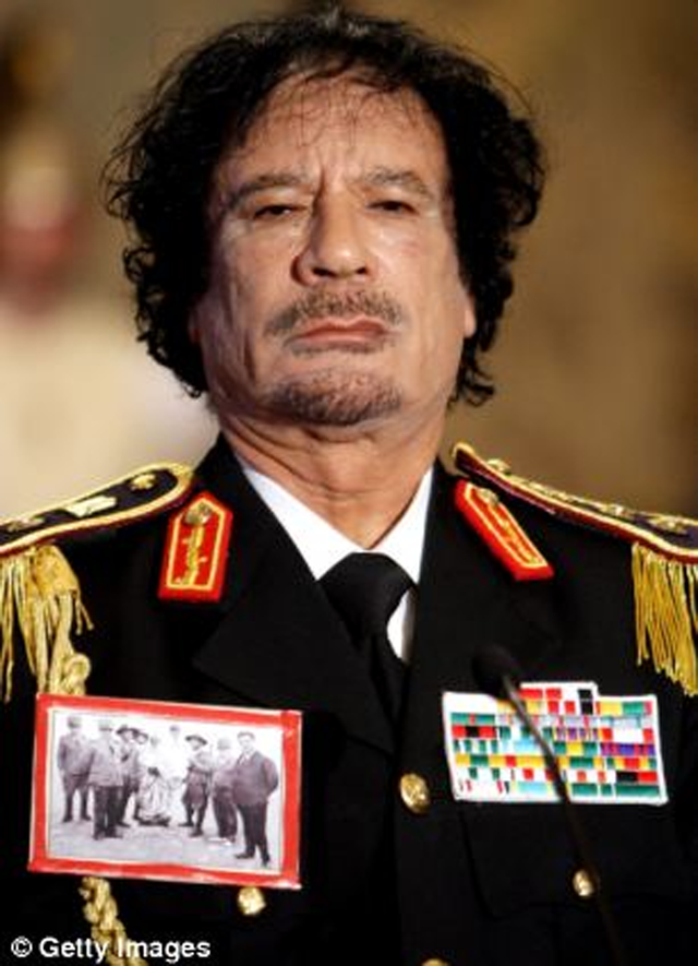 Trong thời gian gần 42 năm nắm quyền, Gaddafi đã tạo ra một hệ thống chính quyền của riêng mình, hỗ trợ các nhóm vũ trang cực đoan. Ông là người đã cầm quyền một chính phủ có thể được xem là chế độ độc tài, độc đoán và tàn bạo nhất Bắc Phi.