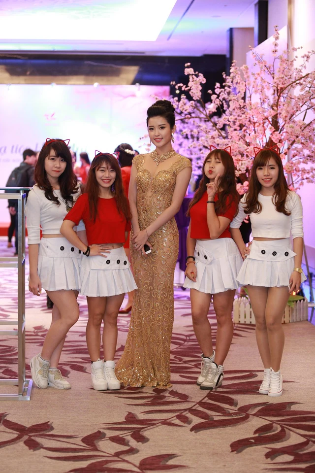 Từ ngày đăng quang danh hiệu Á hậu 1 Hoa hậu Việt Nam 2014, mỗi lần xuất hiện Huyền My lại thu hút sự chú ý của những người xung quanh. Cô tỏ ra rất cởi mở và thân thiện với mọi người.