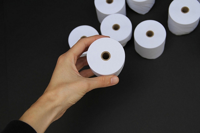 Nhiều loại giấy vệ sinh chất lượng kém, không rõ nguồn gốc trôi nổi trên thị trường. 	Ảnh: T.L