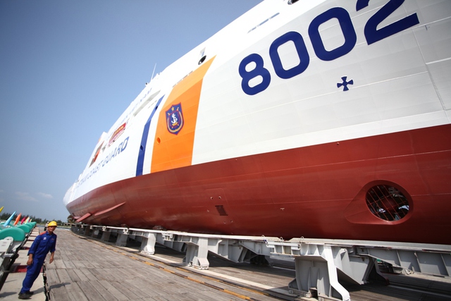 “Tàu CSB 8002 thể hiện năng lực và công nghệ đóng tàu hiện đại của Tập đoàn Damen Hà Lan và TCT Sông Thu, có nhiều tính năng ưu việt trong việc thực hiện nhiệm vụ trên biển, nhất là trên các vùng biển xa, trong điều kiện thời tiết phức tạp”, đại tá Hà Sơn Hải, Tổng giám đốc TCT Sông Thu cho biết.