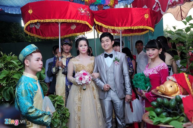 So phong độ những đám cưới khủng cùng ngày của sao Việt 