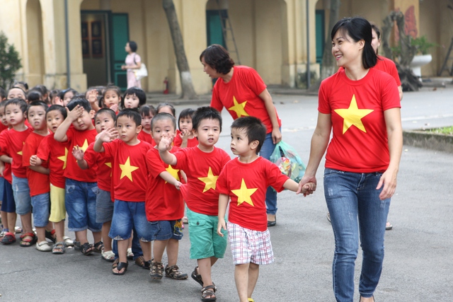 Không quên chào các cô, các chú thuộc ban quản lý khu di tích