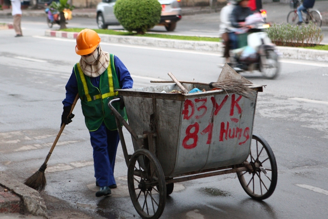 Đội ngũ công nhân môi trường phải thức dậy từ 5h sáng để bước vào công việc