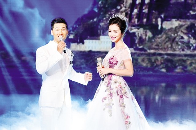 Jennifer Phạm bị chê hát dở ngay trong tập đầu tiên của “Cặp đôi hoàn hảo”.
