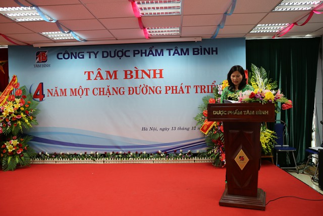 Dược sĩ Lê Thị Bình TGĐ phát biểu tại buổi lễ Sinh nhật Công ty trong 4 tuổi.