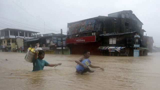 Cơn bão nhiệt đới Fung-Wong kèm theo mưa lớn đã gây ngập nhiều khu vực tại Thủ đô Manila của Philippines, khiến giao thông hỗn loạn, các trường học, công sở và thị trường tài chính phải đóng cửa.