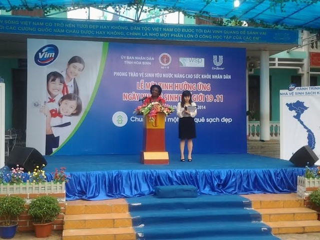 Bà Victoria - Giám đốc Ngân hàng thế giới phát biểu tại Lễ mittinh hưởng ứng Ngày nhà vệ sinh thế giới tại tỉnh Hòa Bình. - ảnh Hoài Nam