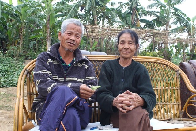 Nụ cười hạnh phúc của ông Thành, bà Thủy và những bài thơ ông Thành viết tặng vợ. 	 Ảnh: P.B