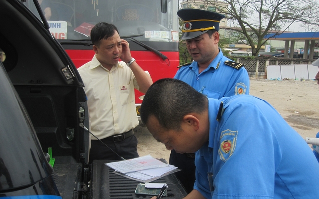 Doanh nghiệp vận tải không đăng ký giảm giá cước đứng trước nguy cơ “ăn” phạt. Ảnh minh họa: CT