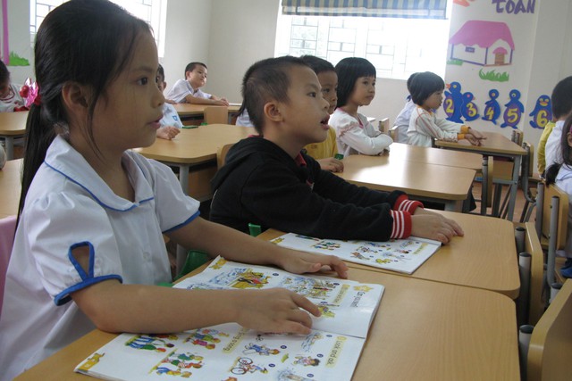 Chủ trương ngừng chấm điểm tiểu học của Bộ GD&ĐT nhằm giúp học sinh giảm tải, đỡ áp lực học tập. (Trong ảnh: Học sinh Trường tiểu học Bạch Mai, Hà Nội) . Ảnh: H.Nguyên