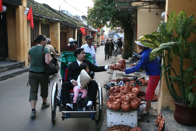 Vẻ đẹp cổ kính của phố cổ Hội An là điểm hấp dẫn đối với du khách trong và ngoài nước. 	Ảnh: Chí Cường