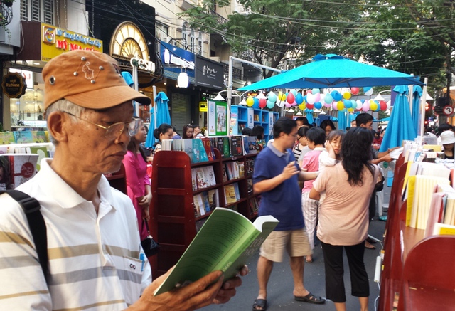 Từ lâu, đường sách đã trở thành nét sinh hoạt đặc sắc của người dân TP, mỗi độ xuân về